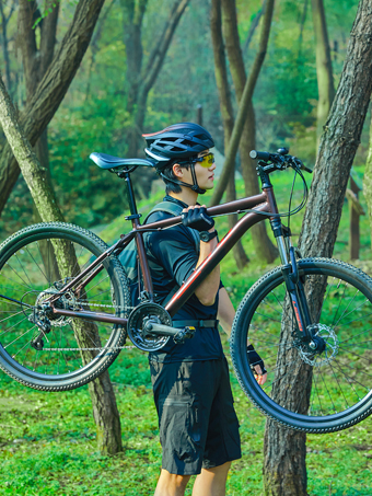 도심의 불규칙한 노면도 편안하게 </br>주행할 수 있는 MTB 스타일의 자전거